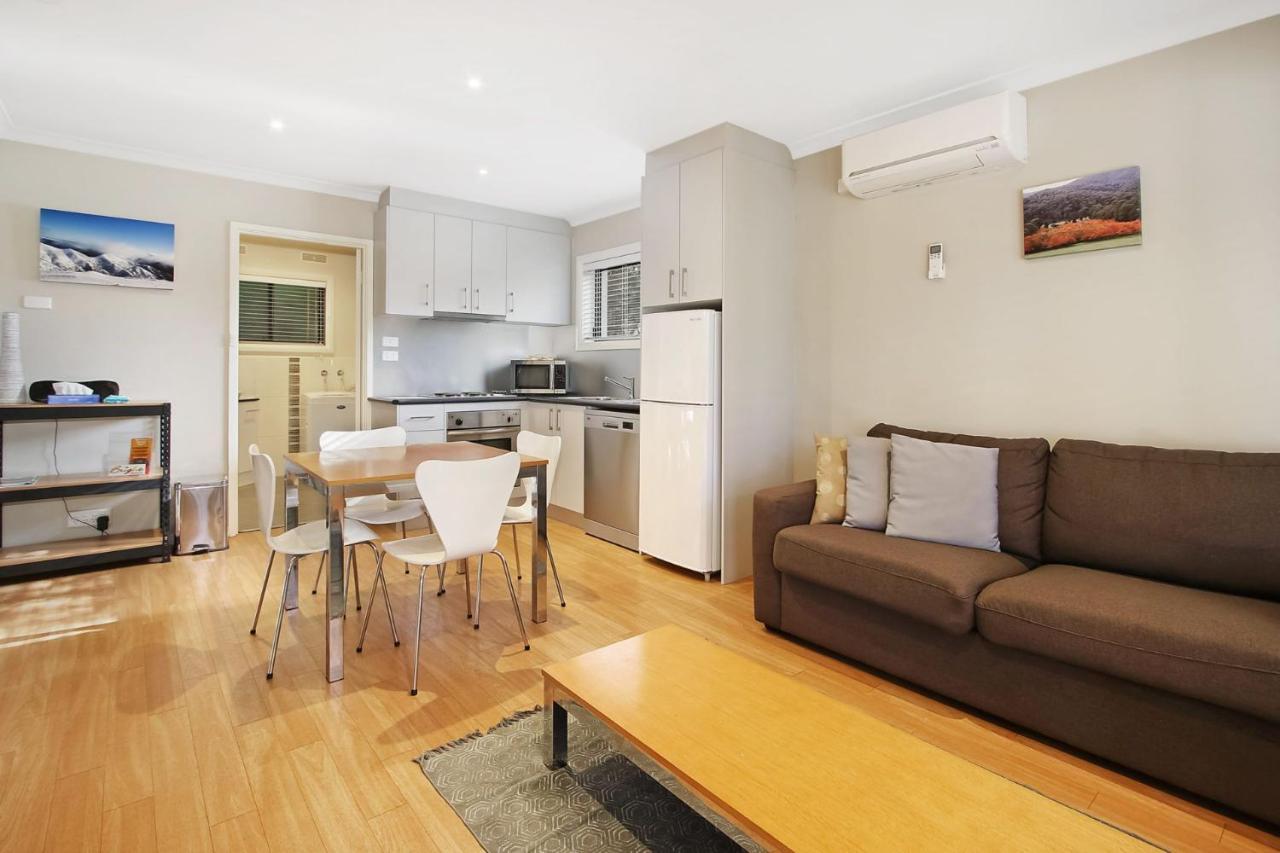 Grevillea Gardens Unit 8 *