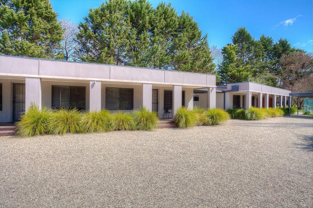 Grevillea Gardens Unit 8 Bright